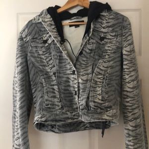 Blank NYC Gray Zebra Print Denim Jacket. Size Medium